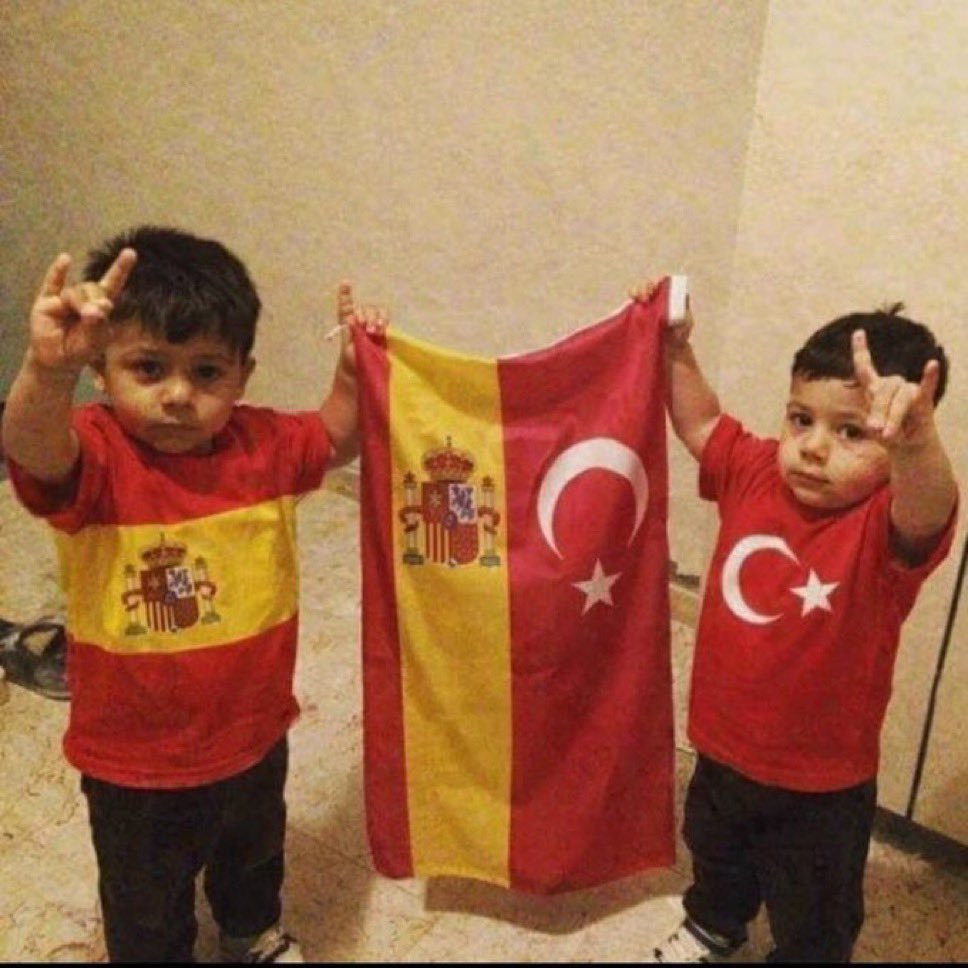 pillekan's tweet photo. Viva España! 🇪🇸❤️🇹🇷 https://t.co/kw0o5Fcljf