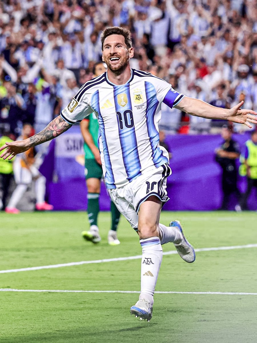 agustingl98's tweet photo. Quien va a ser tan pelotudo de recriminarte algo? Fuiste la razón por la cual nos ilusionamos, la razón por la cual creiamos que podíamos volver a salir campeones. Siempre vas a ser la definición de fútbol. Siempre en tu barco y siempre alentandote. Muchas gracias D10S. https://t.co/oOZOHqLqej