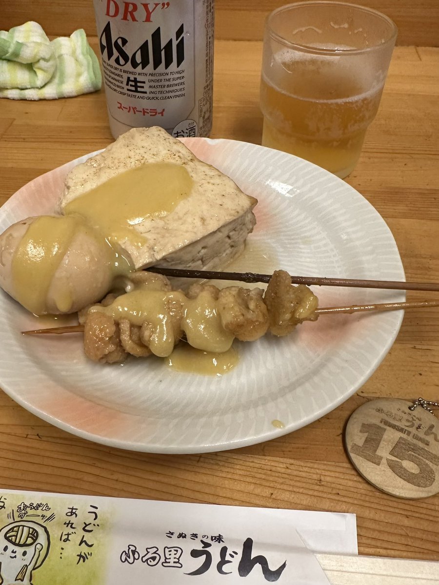 38CLUB1's tweet photo. おはようございます😊
ふる里さんと言えばおでん🍢
個人的には手作りの焼豆腐と玉子が1番好きで牛スジや鶏皮も美味しいし、あぶら肝は🍺との相性バツグン🤤
あ〜たまらん…
バリィさんのお皿が上にあれば大当たりやと喜ぶ愛媛県人たか兄ぃです(笑)

 #ふる里うどん https://t.co/oNrc52IWWo