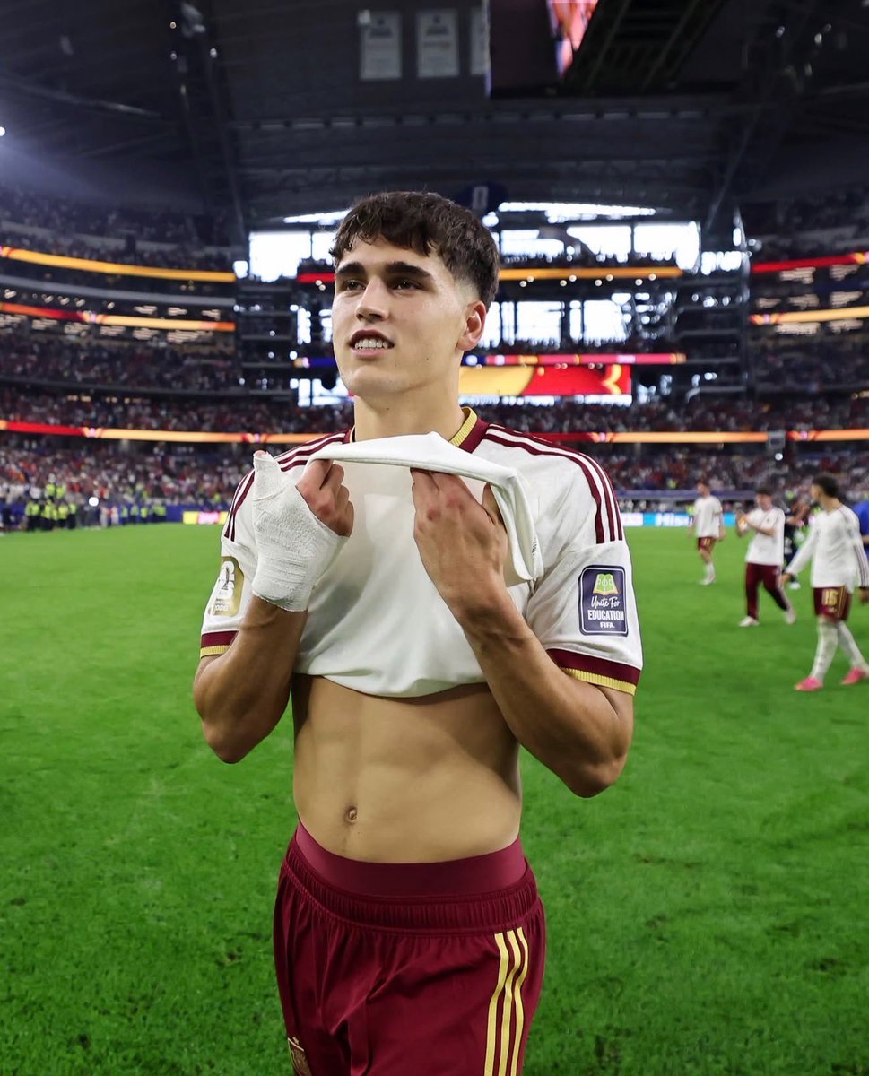 Saaaayfer's tweet photo. "Jon Martín" "Asencio" "Huijsen" "Pubill" 

JUGADOR JOVEN DEL TORNEO. En su primer Mundial y con 19 años. Para los que no confiaban. https://t.co/cTkDg7D6J4
