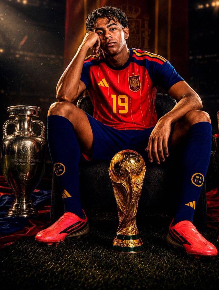 godson__b's tweet photo. @Kingbigboss001 @theberneese Can you show me Ronaldo's own photo like this? 🥺 https://t.co/vixxHNhjAT