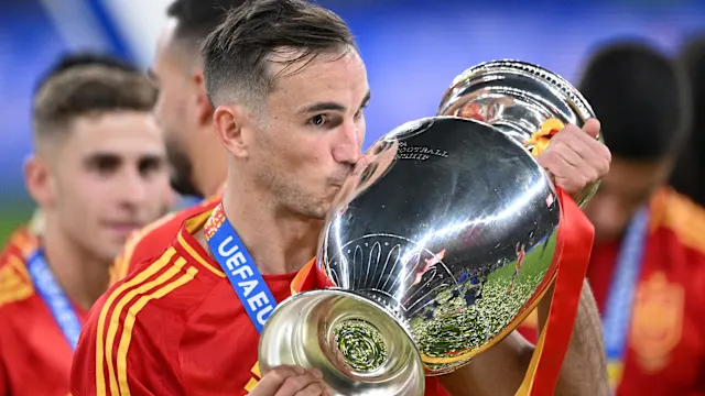 LMDPSG's tweet photo. Le palmarès de fou furieux de Fabian Ruiz avec sa séléction et le PSG ❤️💙🔥

1x Coupe du monde 🇪🇸
1x Euro 🇪🇸
1x Ligue des Nations 🇪🇸
2x Ligue des Champions ❤️💙
1x Supercoupe d'Europe ❤️💙
1x Coupe intercontinentale de la FIFA ❤️💙
4x Ligue 1 ❤️💙
2x Coupe de France ❤️💙
2x Trophée des Champions ❤️💙

Quel monstre 🤯