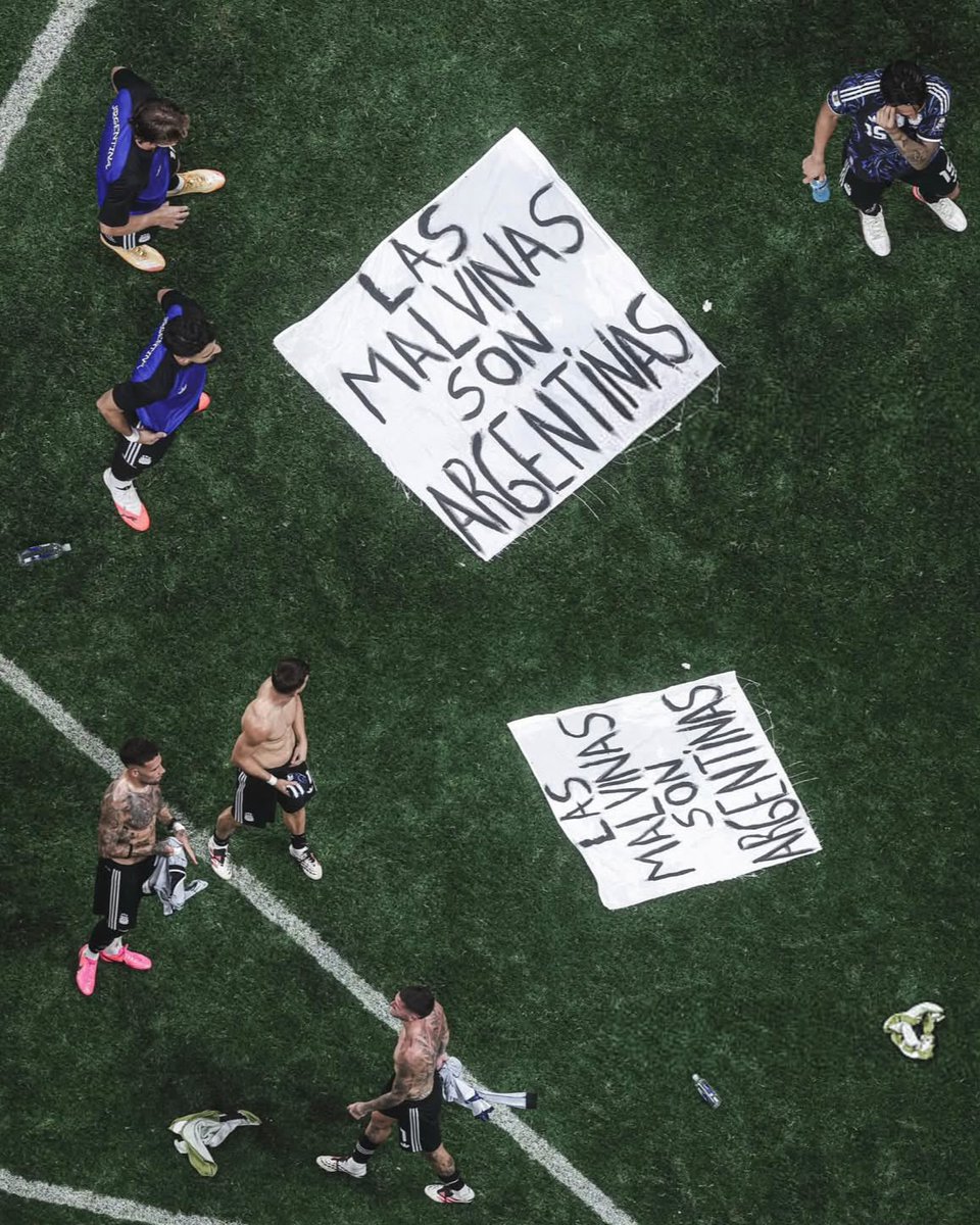 JoseIScotto's tweet photo. Hay equipos que trascienden cualquier resultado.

Qué privilegio haber nacido en el tiempo de la Selección más grande de la historia. Haber nacido para disfrutar del fútbol de Lionel Messi, el mejor de todos, y de un grupo de jugadores que nos devolvió el orgullo de vestir estos colores.

Gracias, #SelecciónArgentina, por volver a unirnos, una vez más, detrás de la celeste y blanca. Gracias capitán, por regalarnos tantos años de magia, de fútbol y de emociones que quedarán para siempre en nuestra historia. Y gracias a cada uno de los jugadores y al cuerpo técnico por dejar el alma en cada partido.

No quiero ser otra cosa que argentino.🤍🩵

Mi bandera, la celeste y blanca me quema el pecho. Hoy, mañana y siempre.🇦🇷❤️‍🔥

El orgullo de ser argentinos no se negocia. Siempre con ustedes. 🇦🇷🤍💙