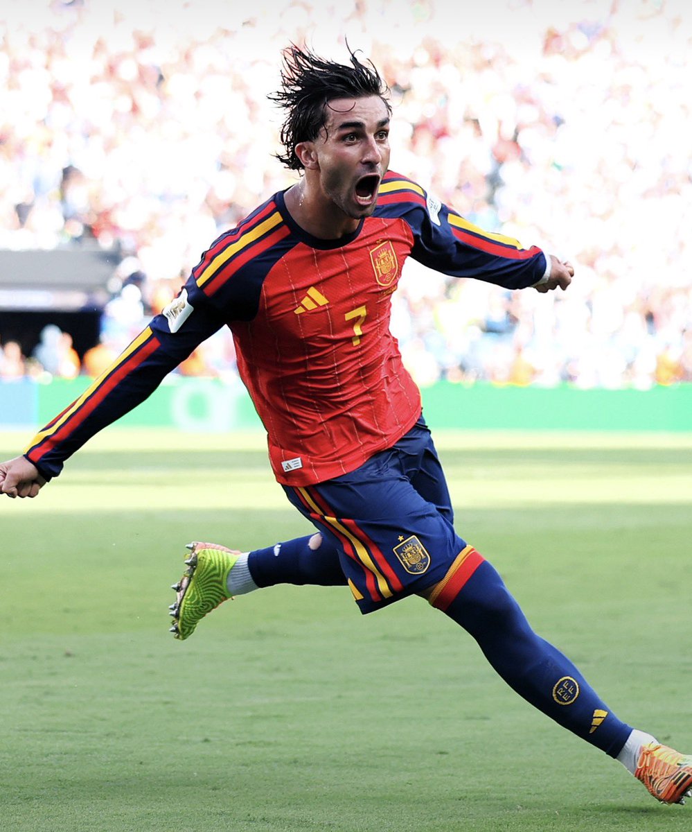 Miguelcmm1's tweet photo. Ambos rompieron esa barrera mental y consiguieron aquello con lo que tanto soñaban.

Orgulloso de ser español ❤️💛❤️ https://t.co/vopgLGDmhH