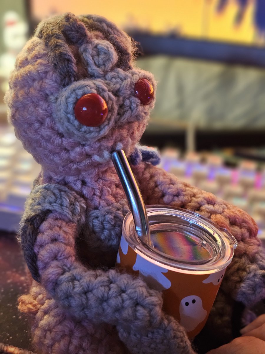 boppitcorn's tweet photo. Little bug taking a sip
#larry #nothux https://t.co/cJp434Sd0f