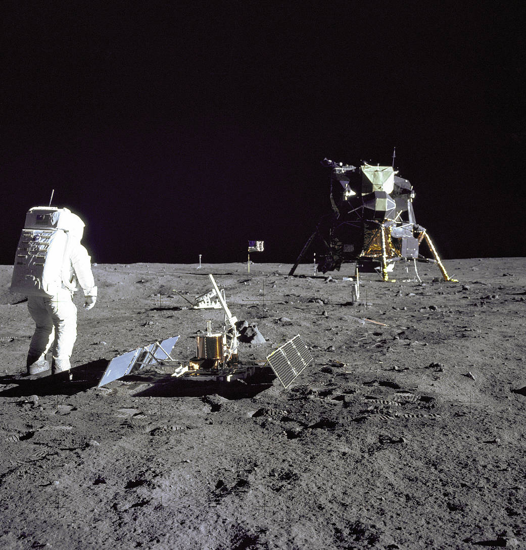 NASAScience_'s tweet photo. On this day in 1969, Apollo 11 showed us what was possible. 

Humanity’s first steps on the Moon opened the door to decades of discovery and inspired generations of explorers. https://t.co/dZoiAaqOFw