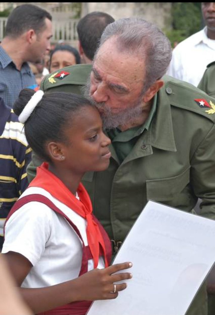 JHGcasanova's tweet photo. Fidel: “ Nosotros queremos que todos los niños sean felices!  Para que los niños sean felices se ha luchado, para que los niños sean felices han tenido que dar su vida  muchos patriotas..." #100AñosConFidel #LatiendoConFidel @DiazCanelB @DrRobertoMOjeda https://t.co/HhCvSenTvs