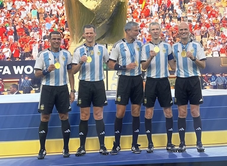Ros_3D's tweet photo. Equipazo arbitral https://t.co/Ril4upPK4r