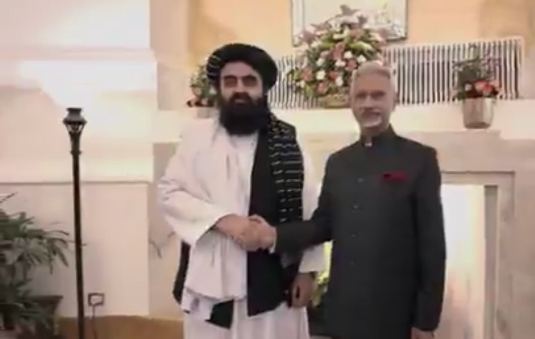 hekmatullah27's tweet photo. @M_Qasim_Azzam #مهم_او_مهم
هند ته مو په یوه کال کې د څلورو وزیرانو سفرونه وکړل، ورسره مو د روغتیا، سوداګرۍ او دفاعي همکاریو په برخو کې مهم تړونونه لاسلیک کړل. دا تړونونه او همکارۍ د چا پر ضد نه دي. پاکستان دې وېره نه لري، البته که طبیعت یې پرې خرابیږي هغه یې خپل کار دی.
مونږ ته د خپل هېواد https://t.co/ctWtkwikNO