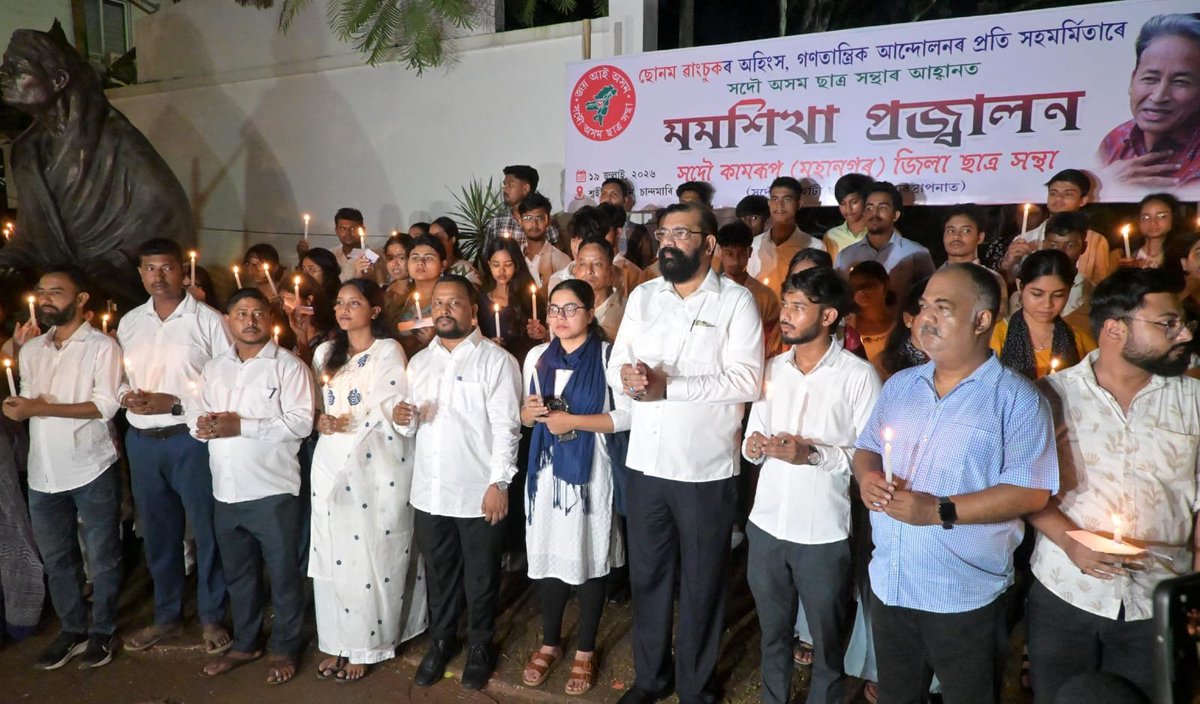 parthatribune's tweet photo. Attended #AASU prog with candle lights expressing solidarity with #SonamWangchuk, today at #Chandmari. https://t.co/uLk3ZpUiXn