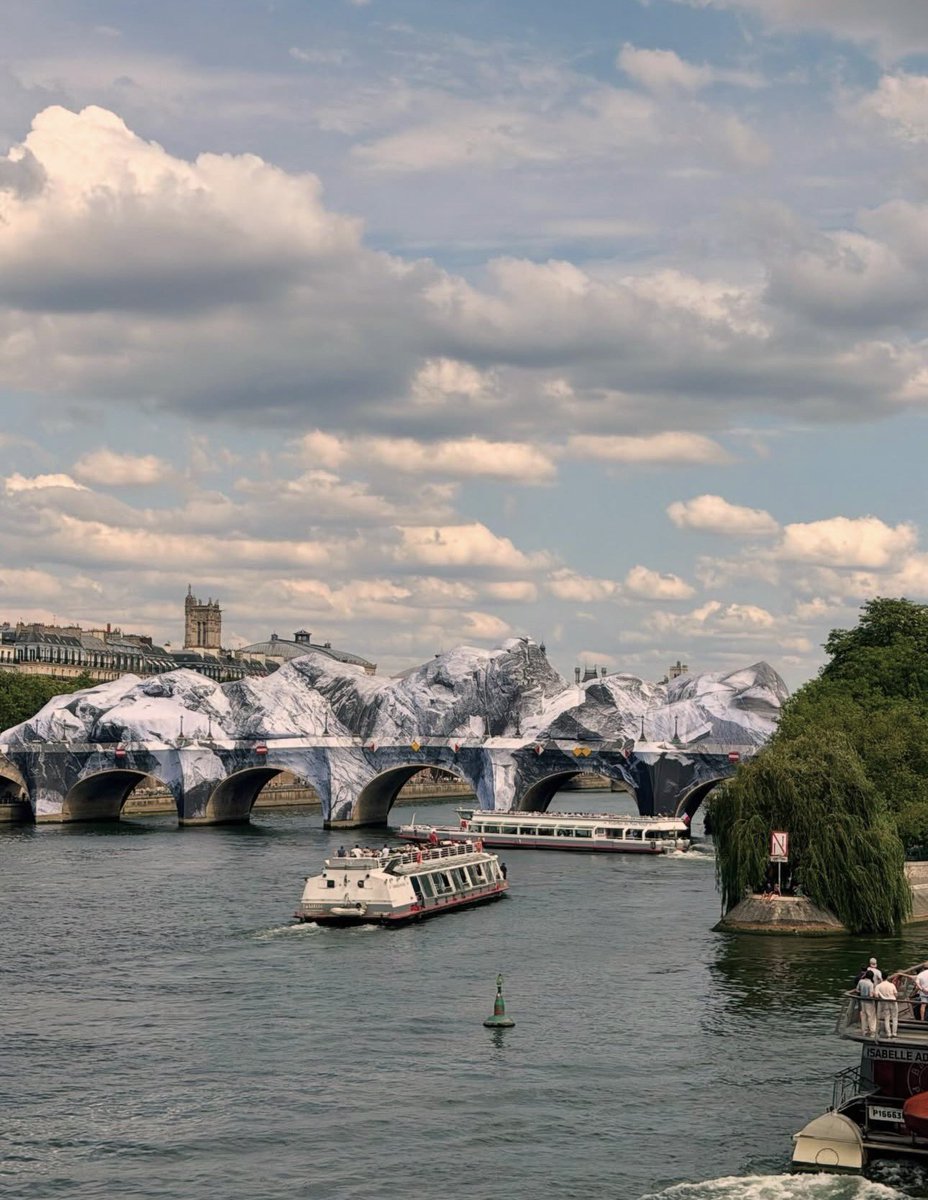 queenleegeh's tweet photo. La Canicule a Paris https://t.co/w9ykz0TJzM