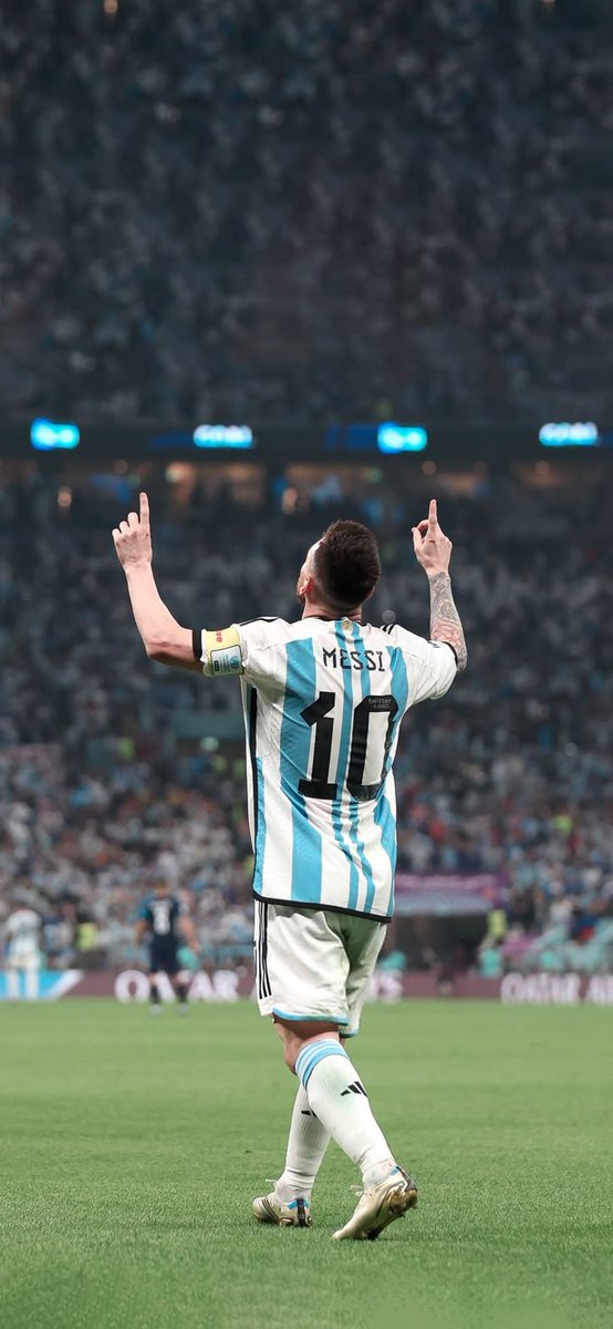 ZBrisuela's tweet photo. No hay nene que no tenga tu remera, sea la original, la trucha o la inventada. Una alegría más Leo, una más 🩵 https://t.co/kfDZ47laY4