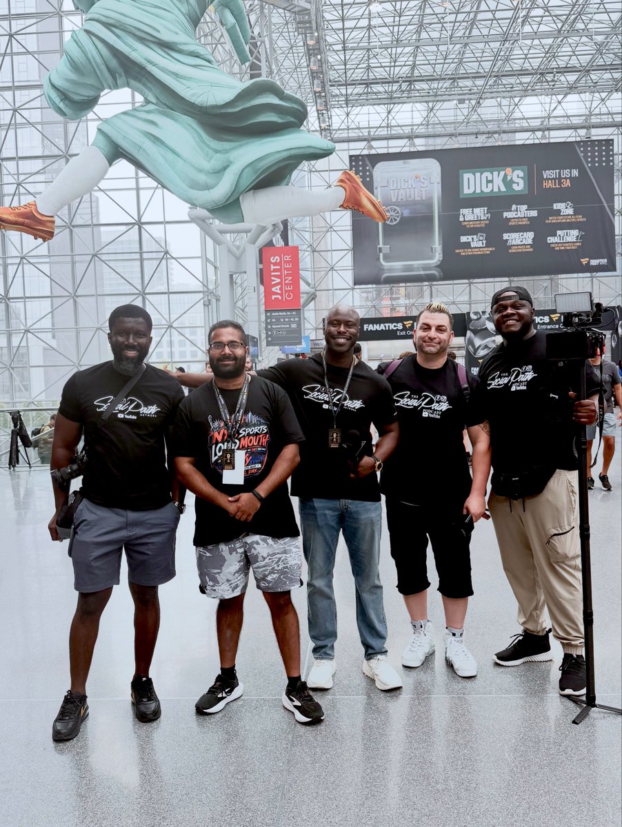 NRMedia50's tweet photo. TODAY IS THE WORLD CUP FINAL EVERYONE BETWEEN ARGENTINA AND SPAIN 

Always Great Being Part Of Fanatics Fest Year 2 In The Books Live At The Javits Center With The Players, Entertainment People And Clients That We Work With @michaelrubin 🔥🚀#NRMedia #TalentAgent #FanaticsFest https://t.co/IFlBfMvZRH