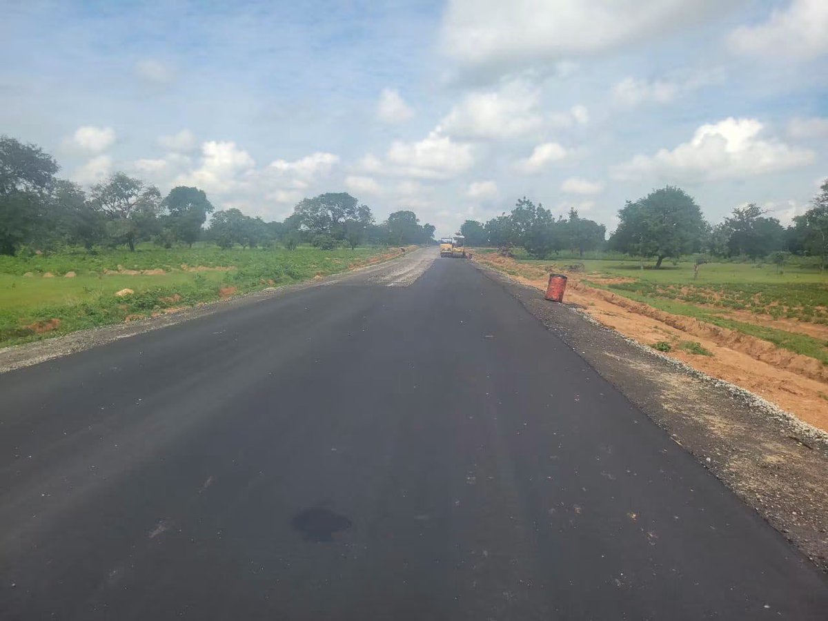 mutdihinn4444's tweet photo. Road linking Qua'an-Pan and Shendam, from maraban Demshin to shimangkar.

The wings of truthful change has come to stay, together we are stronger and greater 💚💚💚

Thank you Governor Caleb Mutfwang💚💚💚 https://t.co/G8j43M4Dos