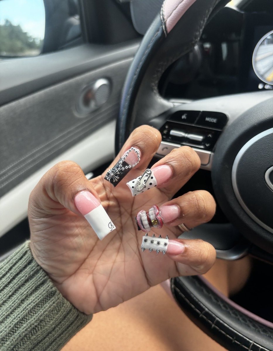 ItsJustMikey954's tweet photo. My lil cousin do nails in Broward and I want her to get more clients, she has a passion for it and puts in a lot of hours to be raw asf. If you in Broward go book with her , she pulls off some crazy designs and she doing a back to school sale . https://t.co/KbVGlv5I4H