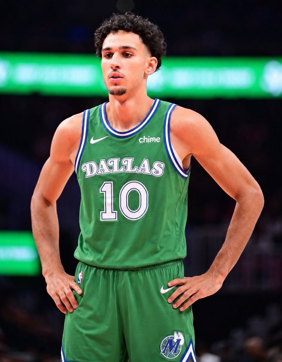 Mavs_FFL's tweet photo. Mavs are getting younger 👀

19
Cooper Flagg

20
Sergio De Larrea
Morez Johnson

21
Zaccharie Risacher

22
Dereck Lively 

23
Max Christie
Moussa Cissé

25
Marcus Sasser
Tarik Biberović
Santi Aldama

27
PJ Washington
Daniel Gafford

28
Naji Marshall

30
Caleb Martin

34
Kyrie Irving

36
Klay Thompson

#MFFL