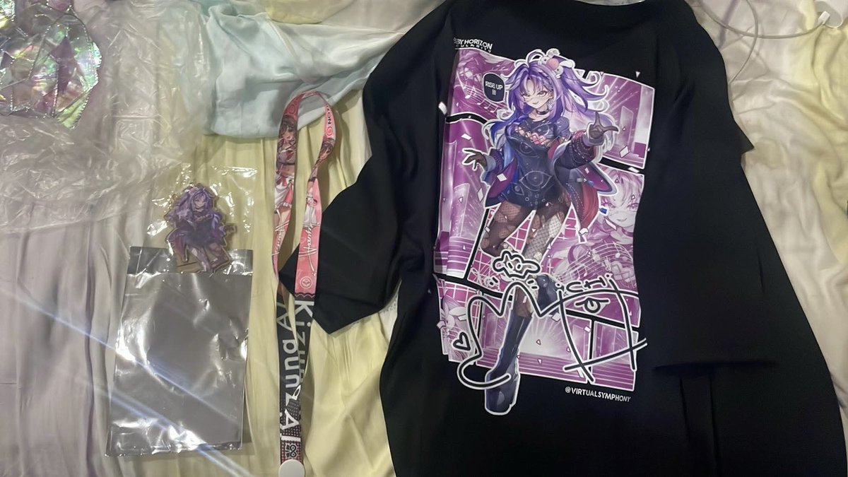smapul's tweet photo. Secured the t-shirt and standee, thank youuuuuu @MichiMochievee , the card also so pretty #michimochievee https://t.co/irbBi4lgIl