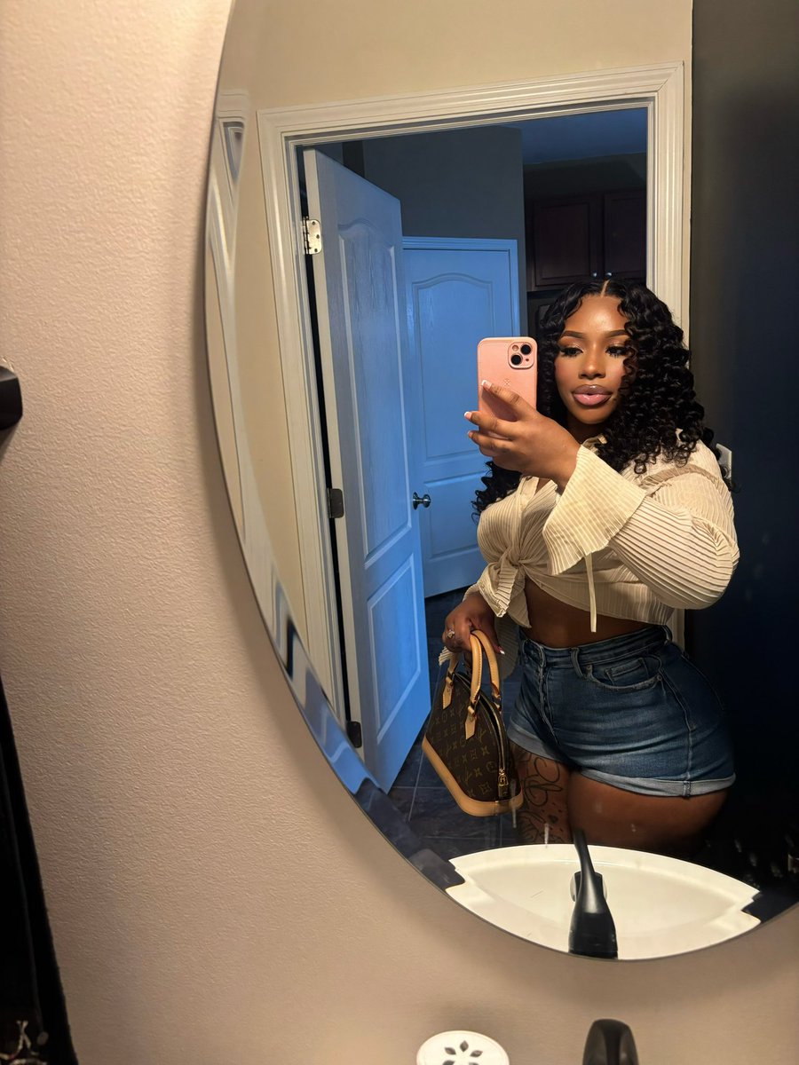 StonyB_'s tweet photo. Curls are for Girlllllsssssss. 😍 https://t.co/XYLZwfGj2R