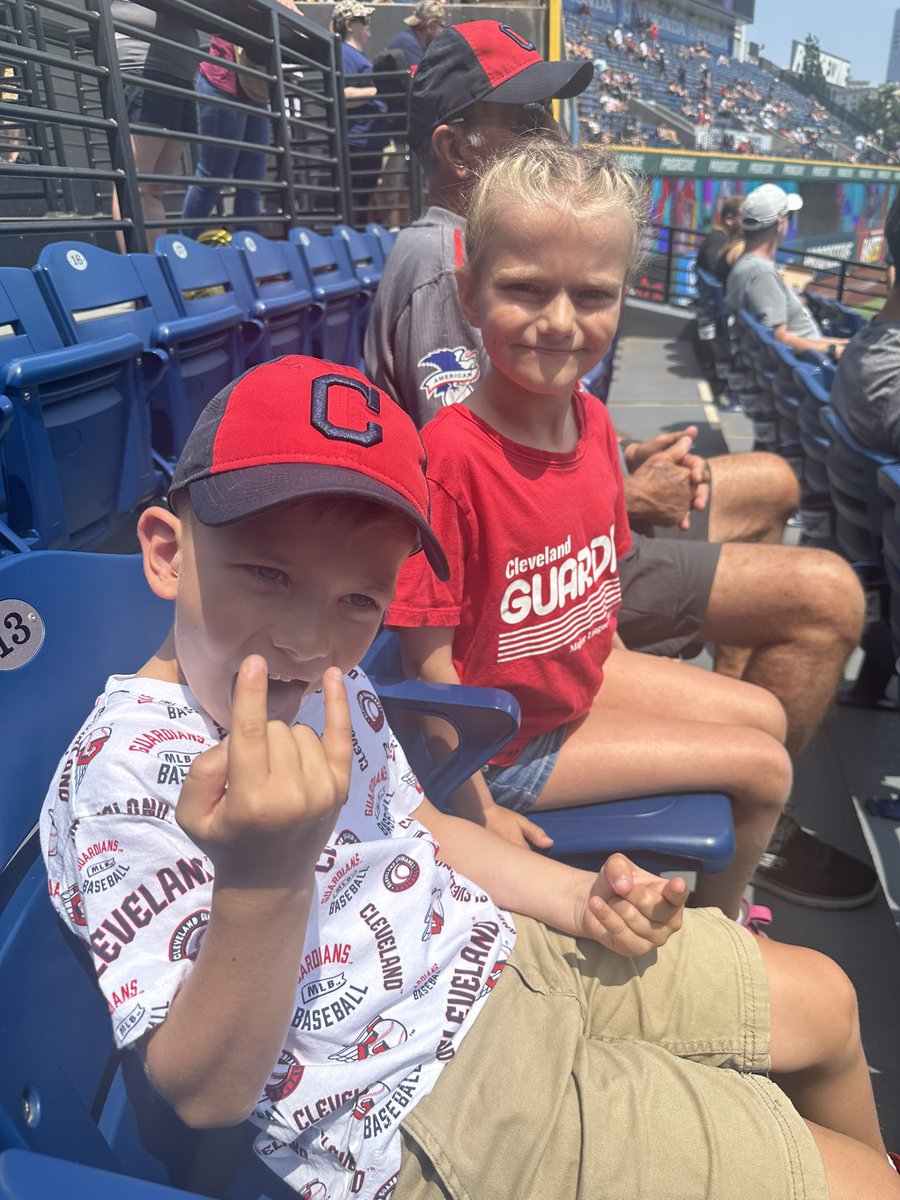 Schwatz83's tweet photo. @CleGuardians first guardians game!!! https://t.co/wkgQVHhNbp
