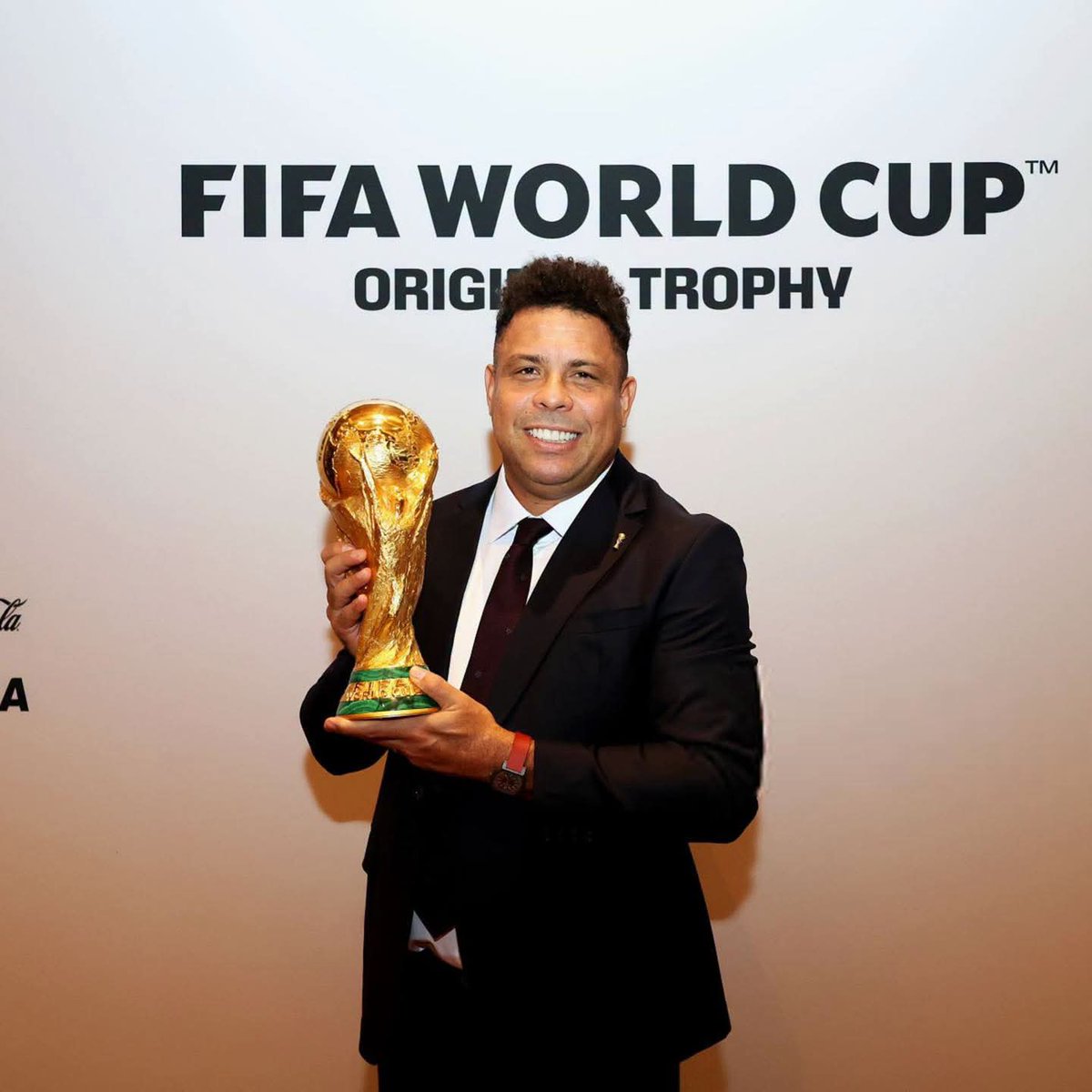 PeopleOfTheInt's tweet photo. Ronaldo has arrived for the World Cup Final! 🇧🇷💫 https://t.co/2tS08DRbw2