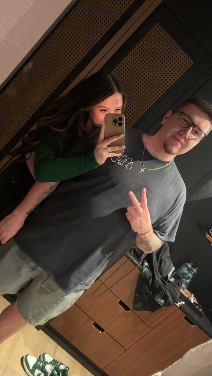 Bruhooke's tweet photo. so many emotions, we finish top 3 at champs💚 so happy for the team and truly how much time and work they put in this past week with all that happened. 

as always - love being able to be by your side &amp; cheer you on these past 5 seasons @KiSMET6_ 🥰 https://t.co/lO9s6QLL0V