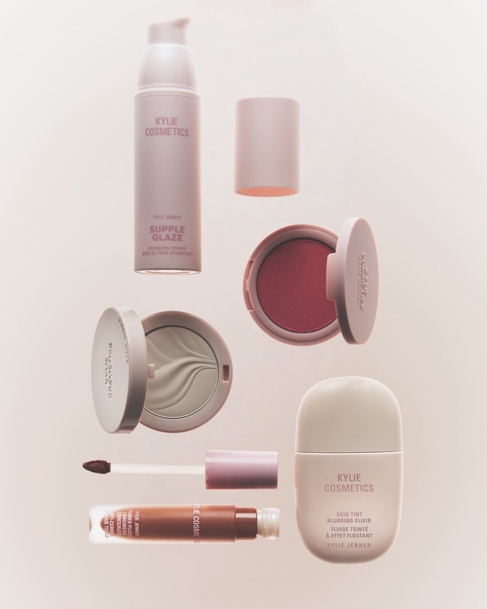kyliecosmetics's tweet photo. the first step to full glam ✨⁠
⁠
prep your skin with our NEW supple glaze hydrating primer for instant hydration, smoother-looking skin, and a healthy glow.

shop now at https://t.co/FAJOPZBXhV and @ultabeauty! https://t.co/eTFrk7TGcT