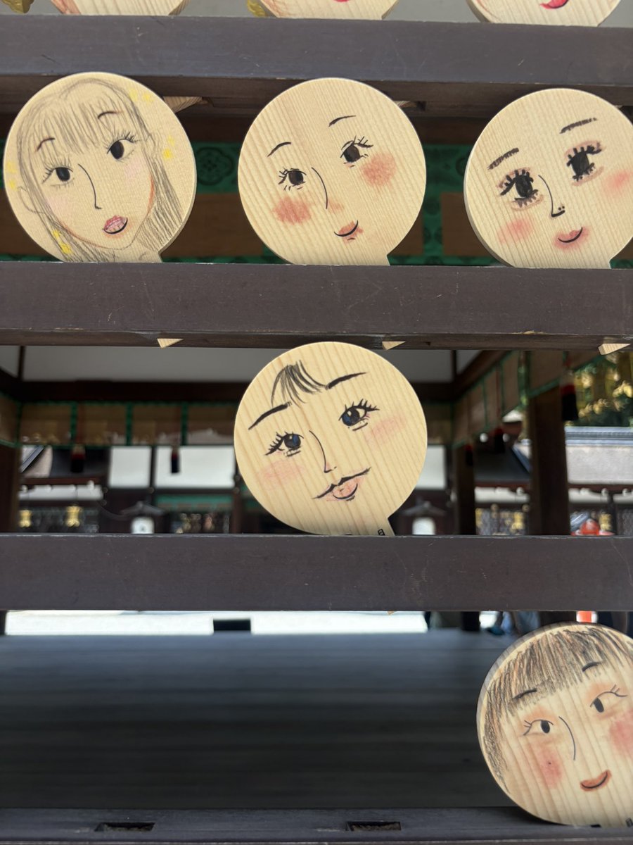 dango2naru's tweet photo. 河合神社の鏡絵馬流石にかわぃすぎて、切実にこのまま持って帰りたくて、自分の絵馬に過保護すぎてど真ん中に置いてきた
 #河合神社  #毒親  #過保護 #ハンコックになりたい https://t.co/Bto3grCGj0