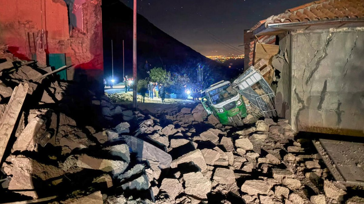 France24_es's tweet photo. Perú: terremoto de magnitud 5,7 deja al menos 6 muertos, 30 heridos y cientos de desplazados https://t.co/tLQ6sBPRb2 https://t.co/KNwpK7Nyoj