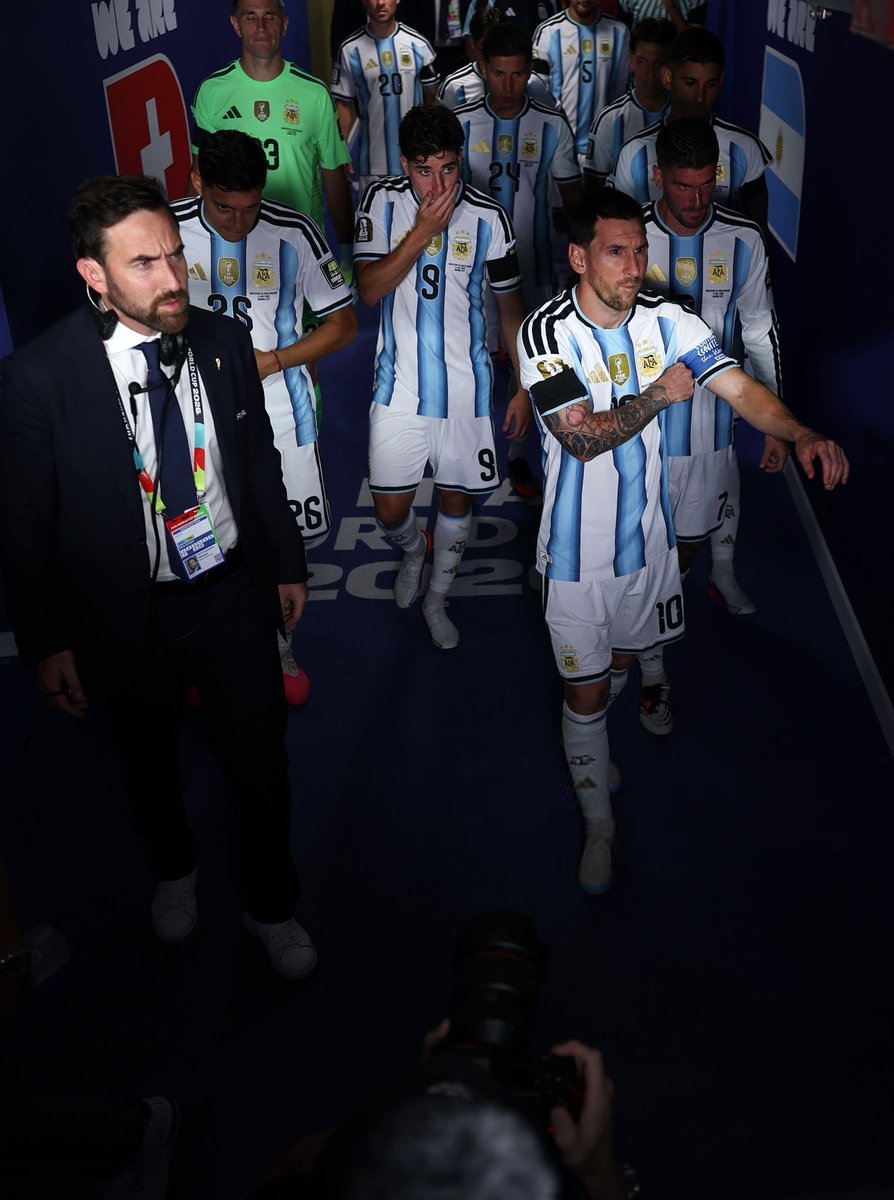 WeAreMessi's tweet photo. Vamos Leo! Vamos Argentina 🇦🇷 https://t.co/ZVUBwfIk6H