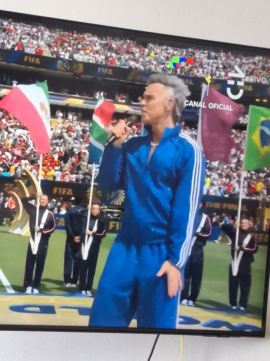 ljbleine's tweet photo. Mira @LuisJaraOficiaI  un amigo #mundialdefútbol2026 😄😄😄😄 https://t.co/LeGQAkkZF8