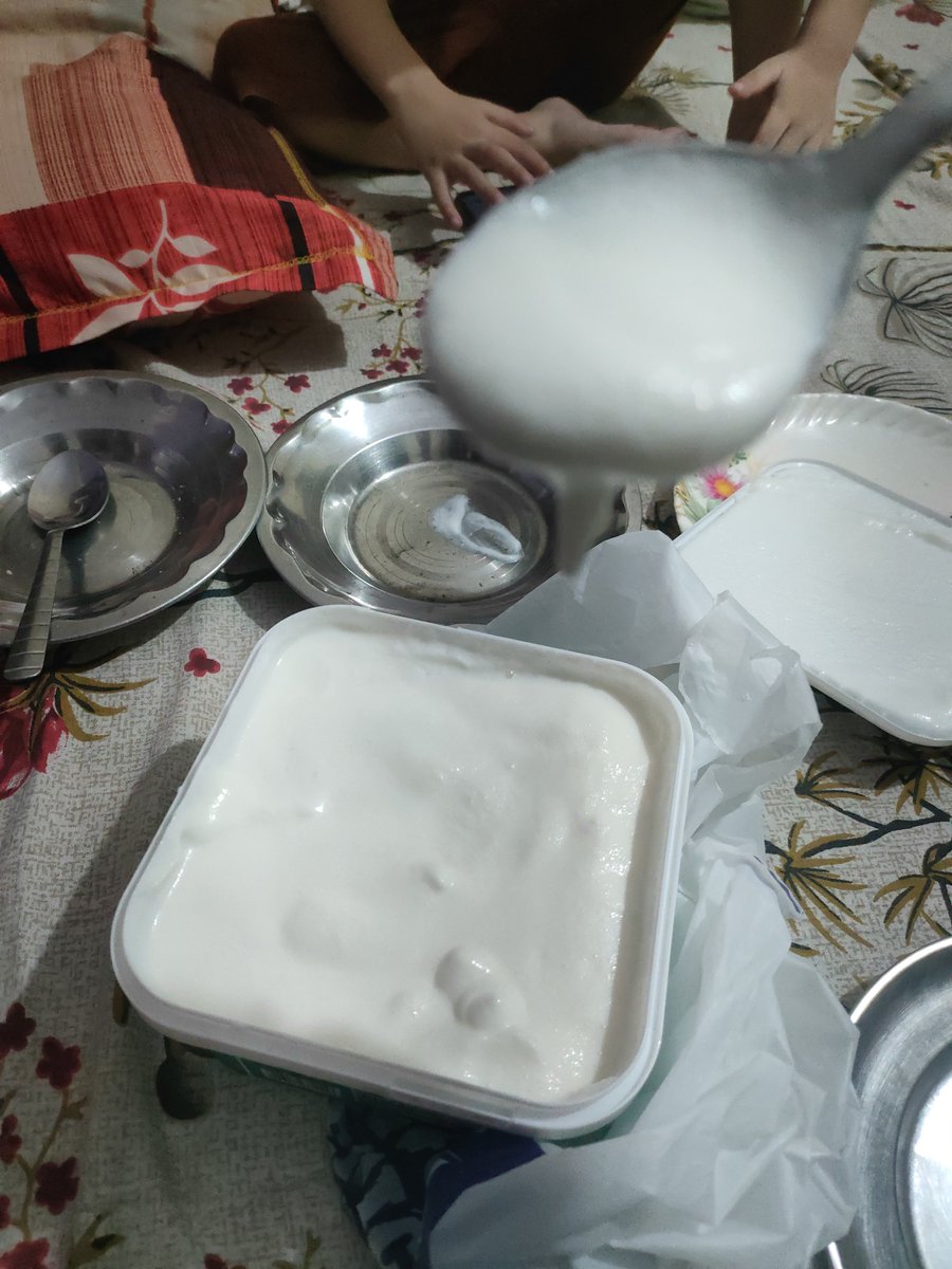 MdGazali_'s tweet photo. Aisi pighi hui ice cream deliver karte ho @ZeptoNow walo? Kaun khayega ise? Chat par Complaint karne par ek faltu sa coupon pakda diya. Mujhe refund chahiye.

Order ID: PNUUJGZIS29449
@zeptocares https://t.co/atAplMDz06