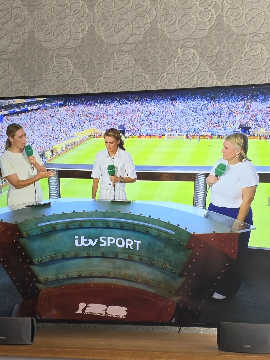 BIGPHILPS's tweet photo. Where's the bloke luv, where's the bloke. 
#ArgentinaVsEspaña 
@ITVSport 
#utterwokemadness https://t.co/Ojo2v5vsMw