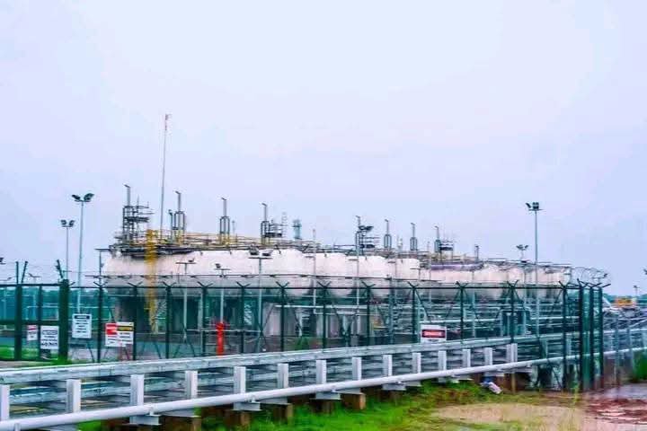 Kingprince006's tweet photo. This is ANOH gas plant, initiated, built by Gov Hope Uzodinma of Imo State.

From what I read this plant has the capacity to provide the gas needs of Nigeria and beyond.

With this plant full operational the issue of gas flaring and waste a natural resources that should be a source income will be reduced reduced drastically.

Note: Imo State has the highest amount of Natural Gas deposit in West Africa.

To me this is highly commendable and we encourage your excellency and other Governors to do more.

Congratulations Ndi Imo 👏