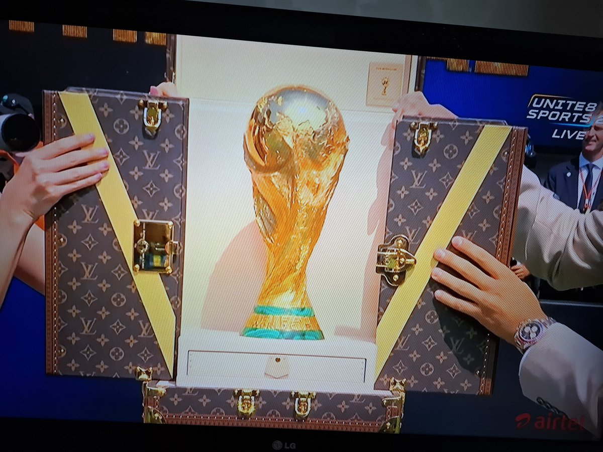 ChilledAnKu's tweet photo. @FIFAWorldCup And the fun begins.. one last time .... World's best and finest two.. cheers to every player.. celebrate Football 🎉 https://t.co/G6dX5vFA9a