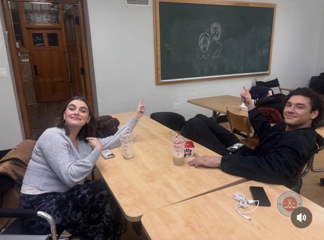 babybelcameli's tweet photo. there’s still so much to unpack here 😭 https://t.co/Rli9ZEoXiH