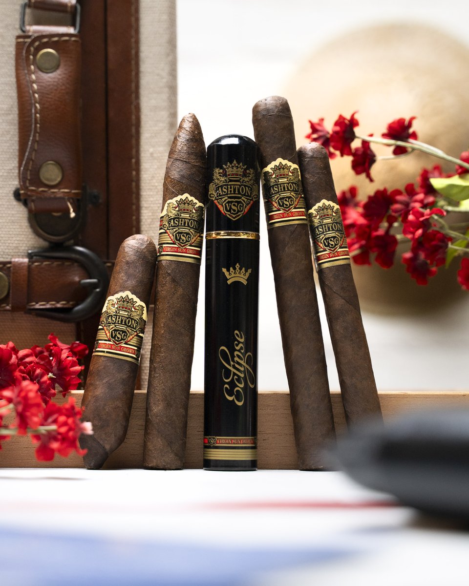 Ashtoncigar's tweet photo. A dark and luxuriant Ecuador Sumatra wrapper leaf harbors a bold and unbelievably smooth interior of premium Dominican binder and filler tobaccos aged for four-to-five-year minimums. 🌹 https://t.co/PUlF2oeWLe