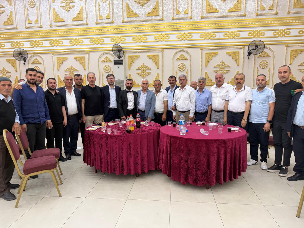 PartiSiirt's tweet photo. Merkez İlçe Başkanımız Sn @hikmetekin56 İl Başkanımız Sn @AvHekimGider Milletvekilimiz Sn @mervangul56 Gençlik Kolları Başkanımız Sn @mrtgul34 ve teşkilatlarımız ile birlikte;

📍Özhan & Özhan

Ailelerinin düğün törenlerine katılım sağladılar.
Genç çiftimize bir ömür mutluluklar diler, kıymetli ailelerini tebrik ederiz.