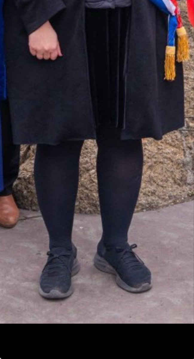 Goldenretour's tweet photo. On devine à travers cette photo l’élégance et la classe internationale que dégage cette femme..
Ne riez pas.
Vous avez trouvé ? https://t.co/DwpirSvFei