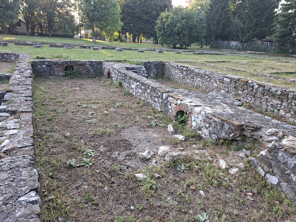 mastermirne's tweet photo. Ostaci rimske vile na Ilidži.... zalosno da nema nikakvog zapisa samo ruševine temelji i ostaci . Zasto nema nista za turiste atrakcije ovo čovječe staro 1800 godina https://t.co/T6azHvpogW