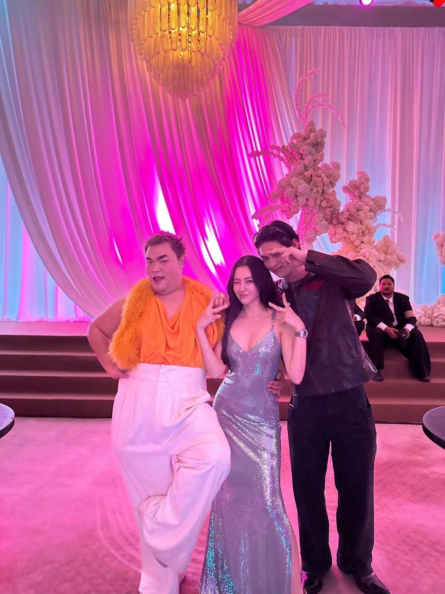 TharineePooH's tweet photo. “มางานแต่งยังไงให้เหมือนได้รียูเนียน😁
แก๊ง Congrats My Ex!🤍🤭”

🔗 https://t.co/w8a1OJo89n

IG : ployandbell
#bbrightvc @bbrightvc https://t.co/Lahrf2tYAm