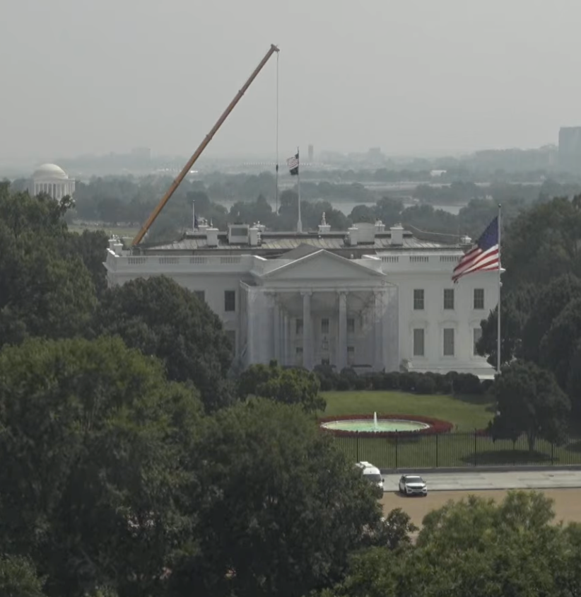 Mollyploofkins's tweet photo. Live shot of the White House. The flags are back at full-staff despite the deaths of two U.S. service members in Iran. Lindsey Graham gets the respect, but our military doesn't? https://t.co/NosFvt5T5V