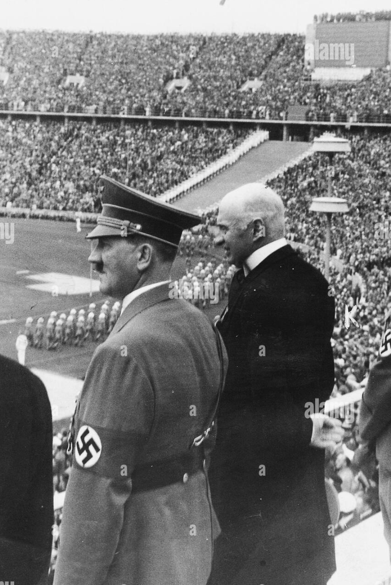 axelaife's tweet photo. Donald Trump et Gianni Infantino bien placés pour suivre cette finale de la Coupe du Monde https://t.co/3wowfBk4Ji