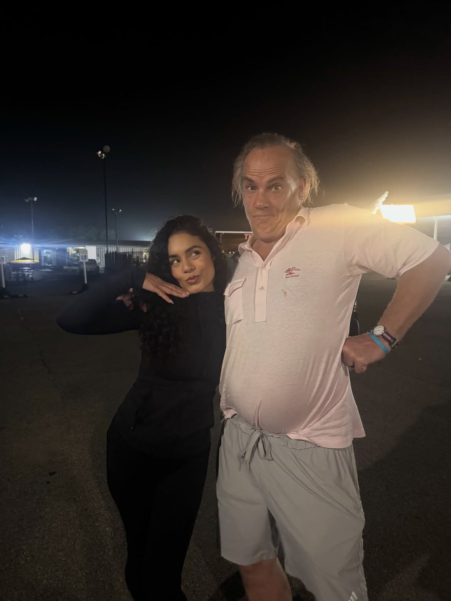vahudgensbr's tweet photo. Vanessa Hudgens no set de seu próximo filme, "Mini War"! https://t.co/o7RweB0Kh4