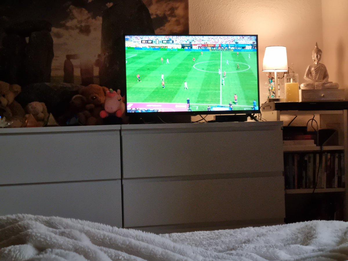 LZimmermann1's tweet photo. Schaue das Endspiel vom Bett aus.😉 Habe mich wohl erkältet. Hoffe das es nicht wieder eine richtige Bronchitis wird.🙈 https://t.co/AYlm6hnvpW