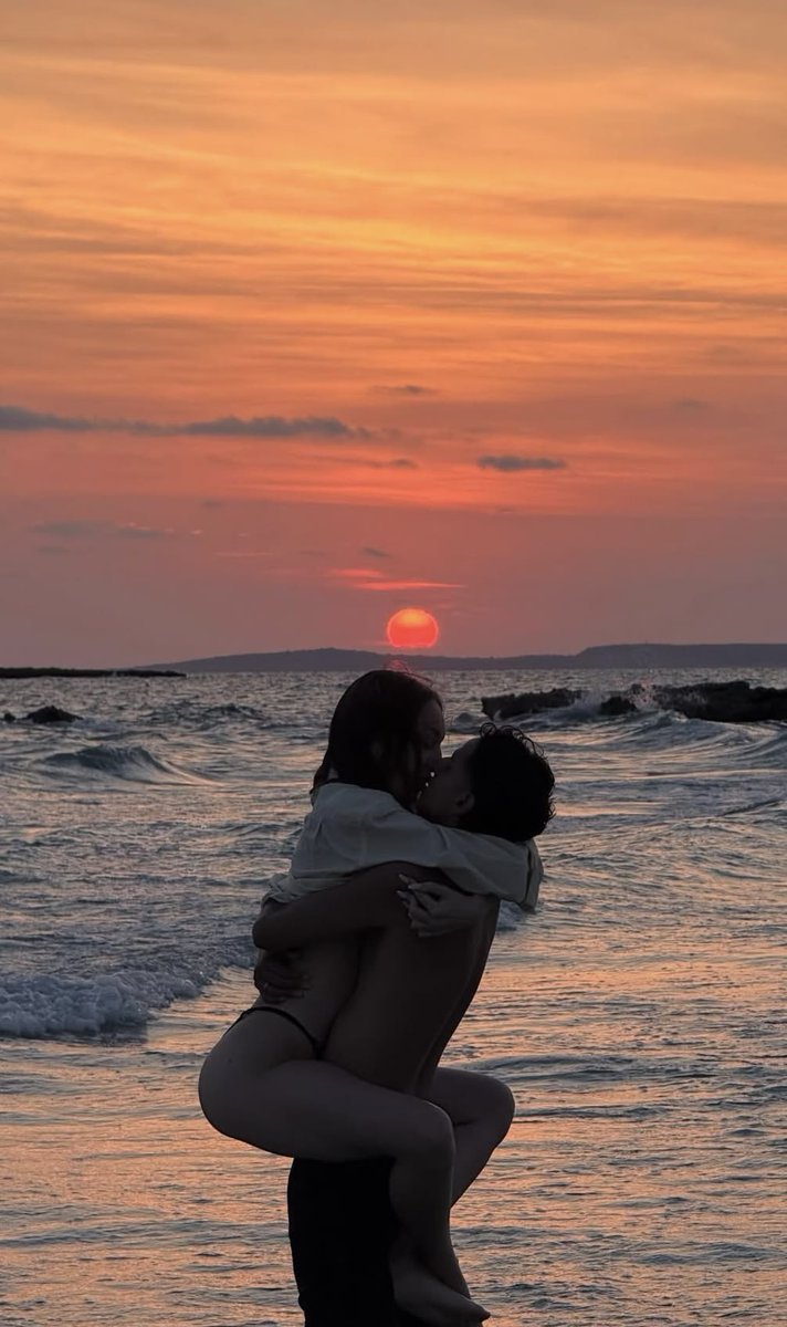 loveucouple's tweet photo. https://t.co/Bg9thLfFnM