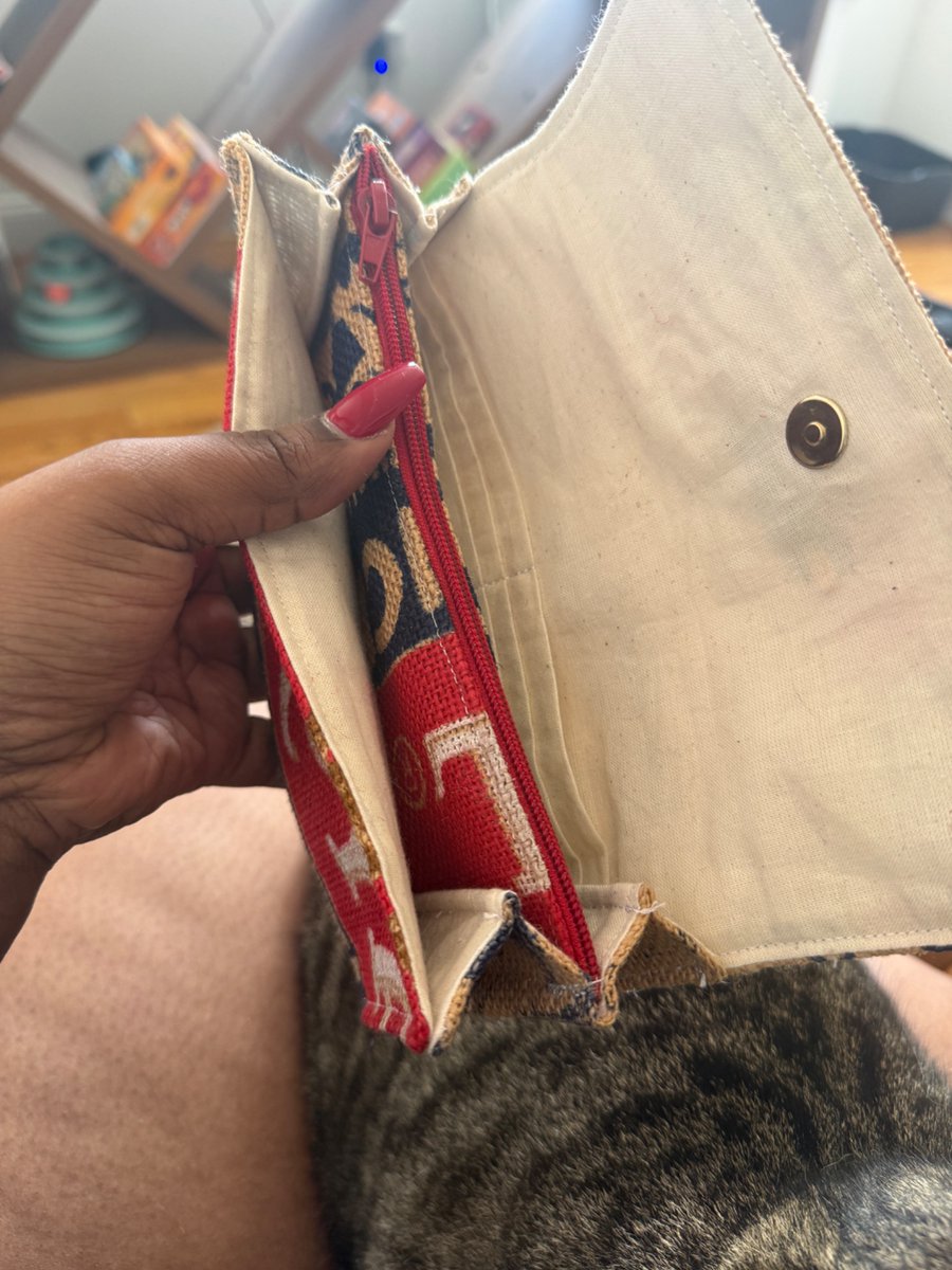 aqueeninqueens's tweet photo. the awesome thing about sewing is creating whatever i want https://t.co/Ozwg7GQZqz