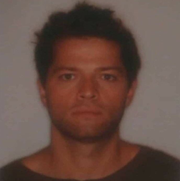 iloveblobfish's tweet photo. just found out misha collins spent the night in jail in college because he climbed the roof of a fucking bank to get better lighting to read his book 😭😭 they thought he was a robber and called a chopper

im actually DYING https://t.co/elloOCucvJ