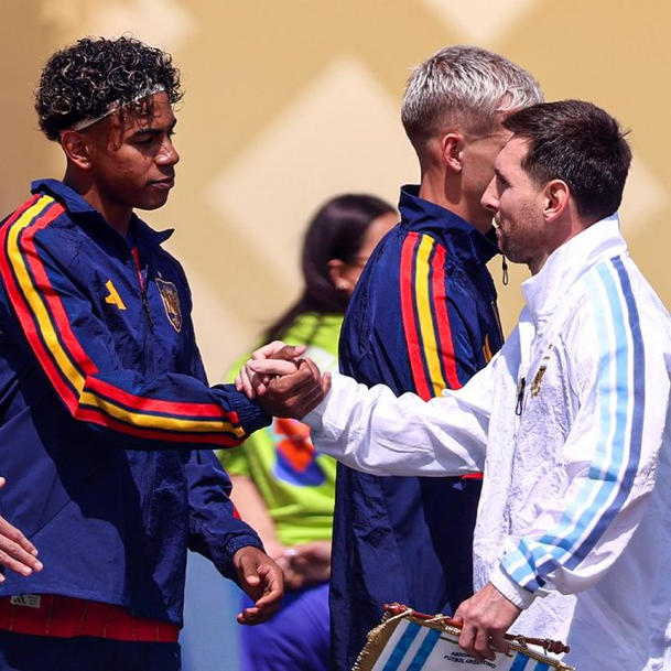 yabaleftonline's tweet photo. Lamine Yamal and Leo Messi together again. 🤝 https://t.co/fLWbOqezT2