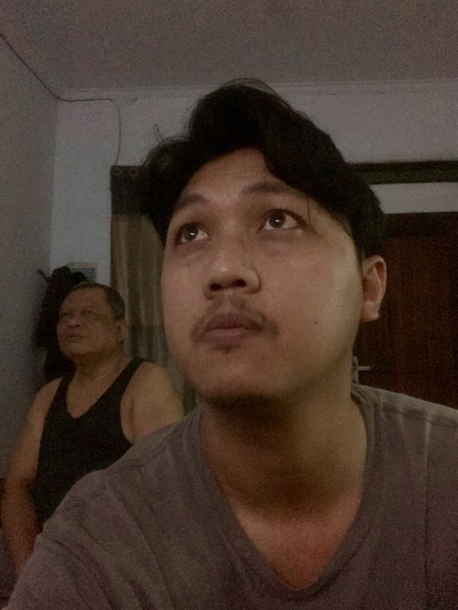 wimpitito's tweet photo. Nobar #FIFAWorldCup Final bareng bokap, di Final kali ini sih ga ada yang gw jagoin, gw menikmati sebagai fans Netral aja. Tapi bokap di Final kali ini jagoin Argentina. Ada yang nobar bareng bokap juga ga ? https://t.co/AjfuWWDBkd