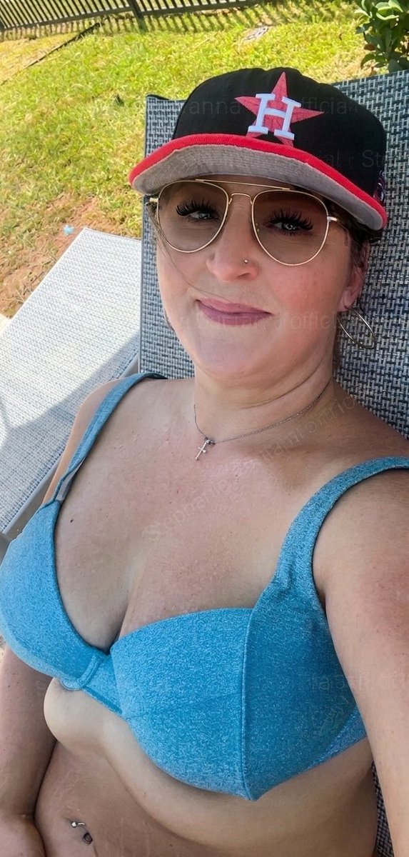 thestephsantana's tweet photo. Taking a little tanning break to recharge ☀️🧢 Even a ballpark momma needs a minute in the shade! Let’s go Stros! ⚾️✨
#BallparkLife #GoStros #Suntan  #SummerVibes #Selfie https://t.co/9XkLUgHwbx